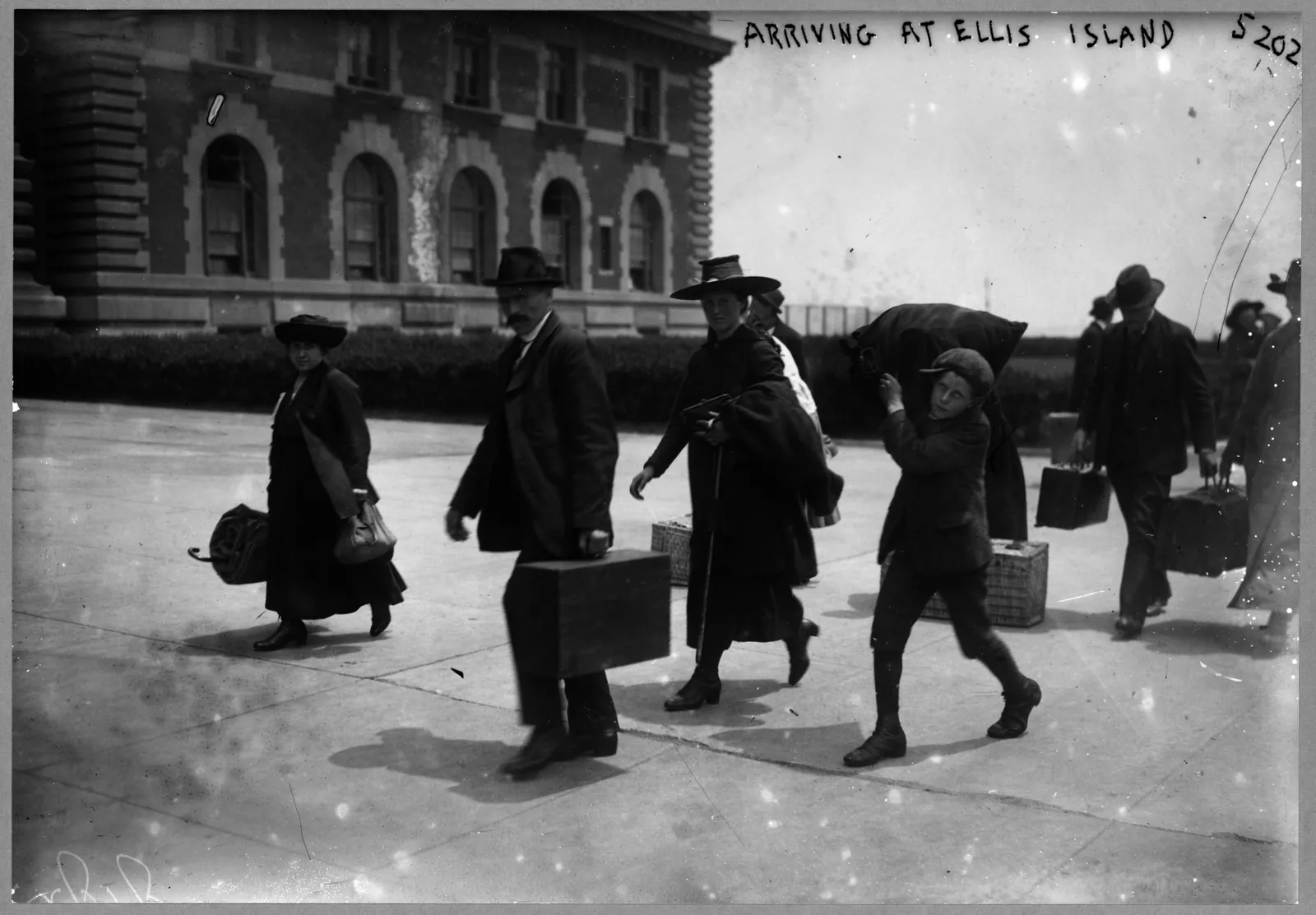 Immigrants arriving at Ellis Island, 1907