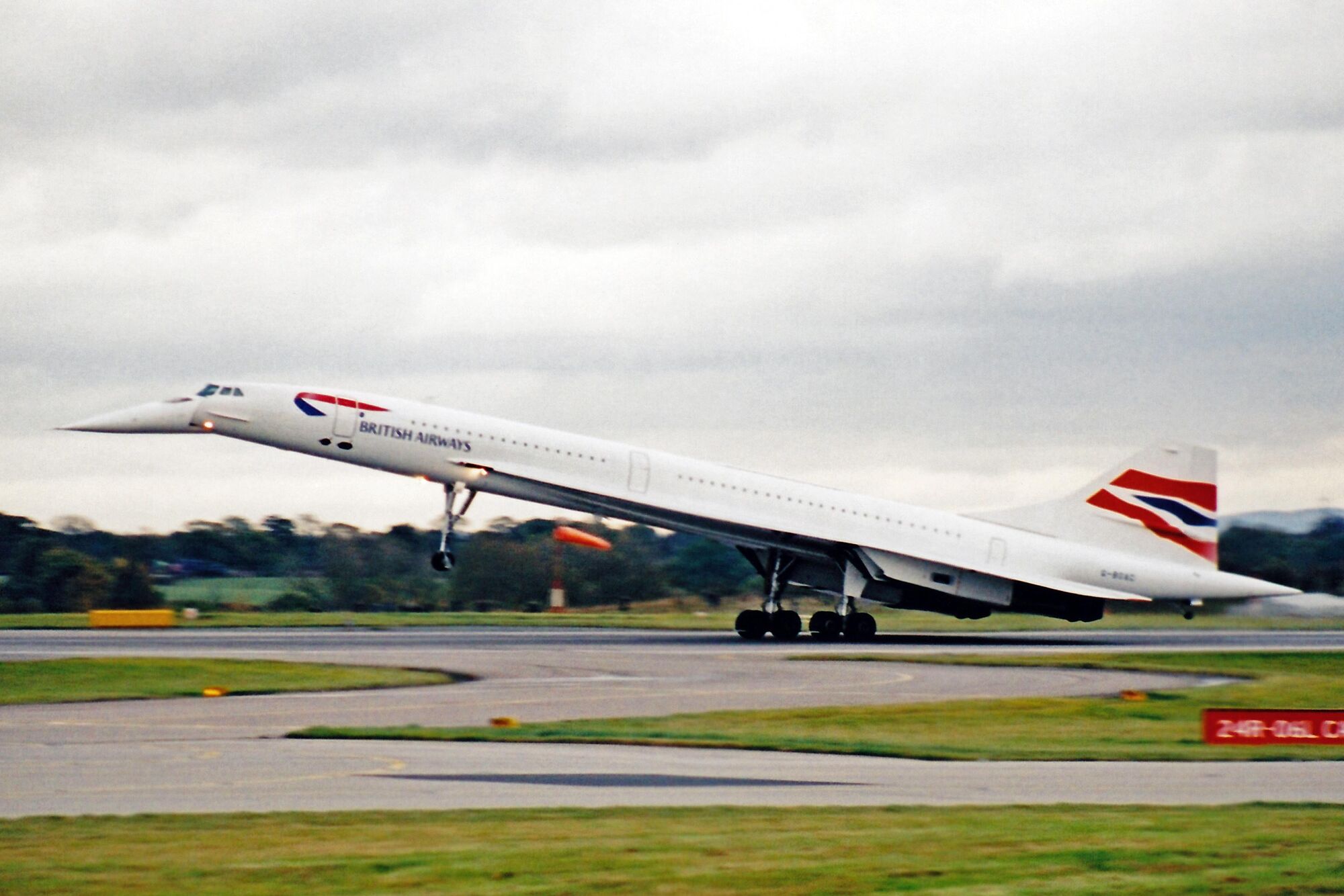British Airways Concorde G-BOAC landing at Manchester on its final flight