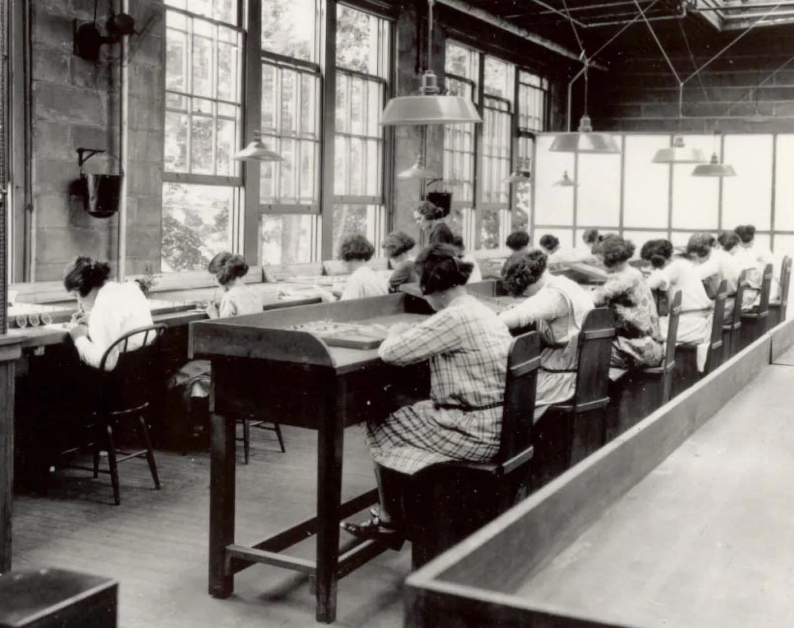 Women painting radium dials in a factory, 1922